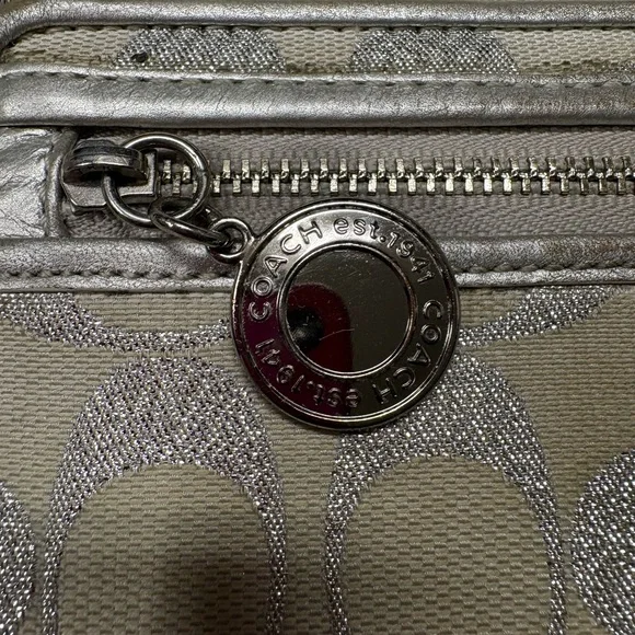 AS IS Coach Wallet/ Gray Wristlet - Picture 2 of 9